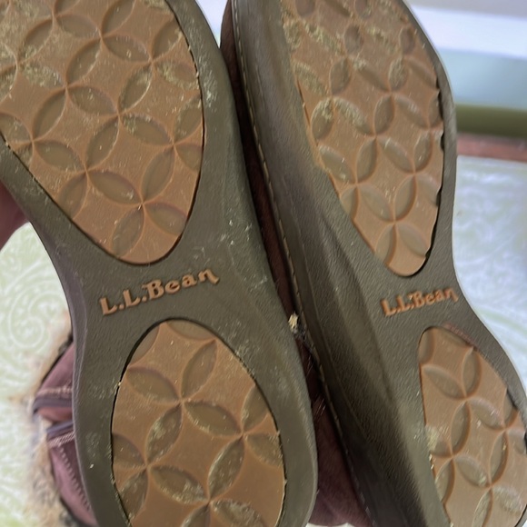 Women’s L. L. Bean Faux Fir Trim winter boots - Picture 3 of 3